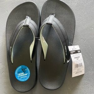 Nice looking and comfortable Columbia Sandals/ Flip Flop